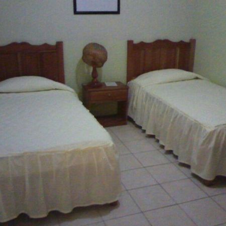 Nakum Hotel ฟลอเรส ภายนอก รูปภาพ