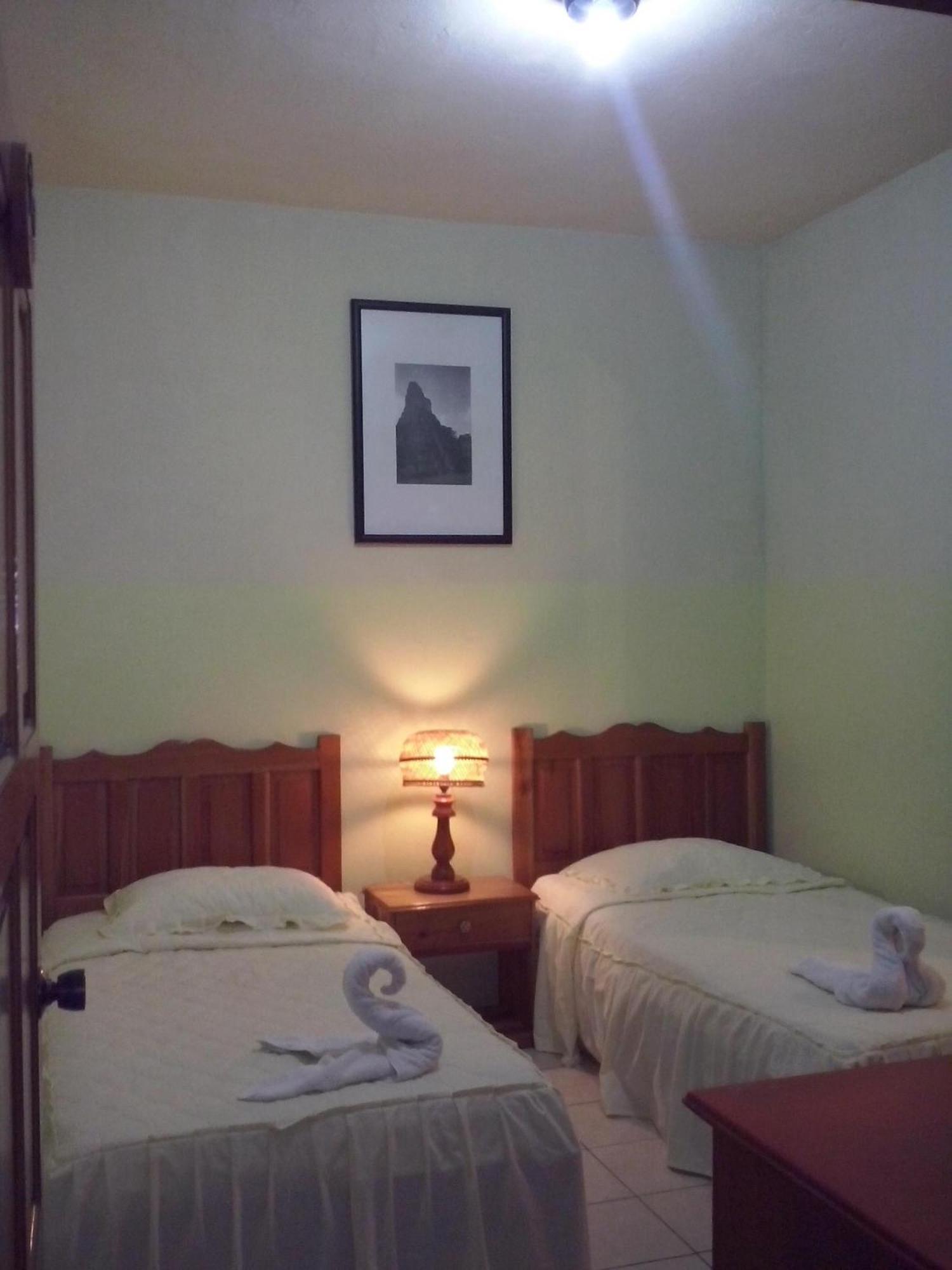 Nakum Hotel ฟลอเรส ภายนอก รูปภาพ