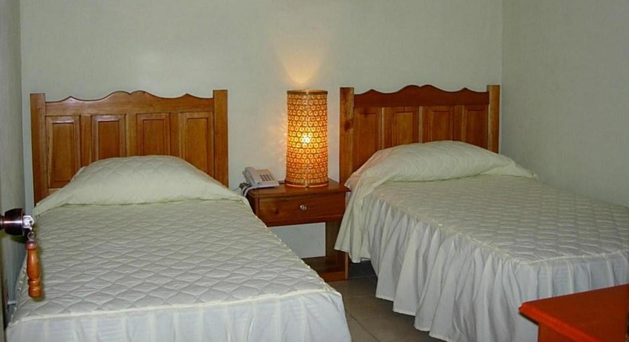 Nakum Hotel ฟลอเรส ห้อง รูปภาพ