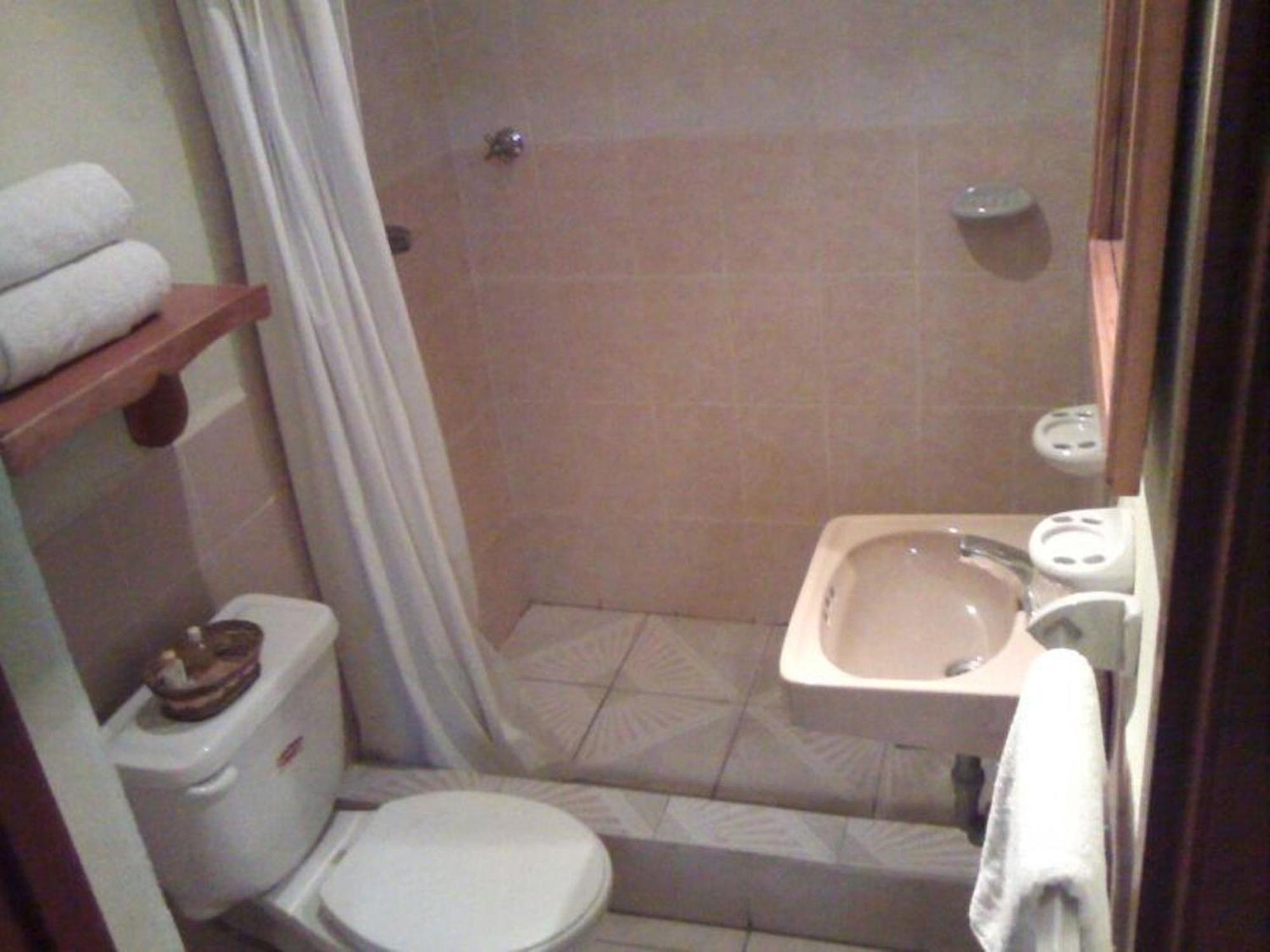 Nakum Hotel ฟลอเรส ห้อง รูปภาพ