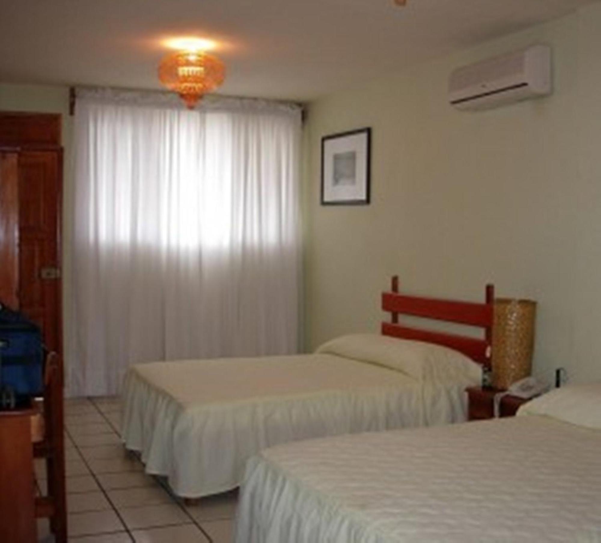 Nakum Hotel ฟลอเรส ภายนอก รูปภาพ