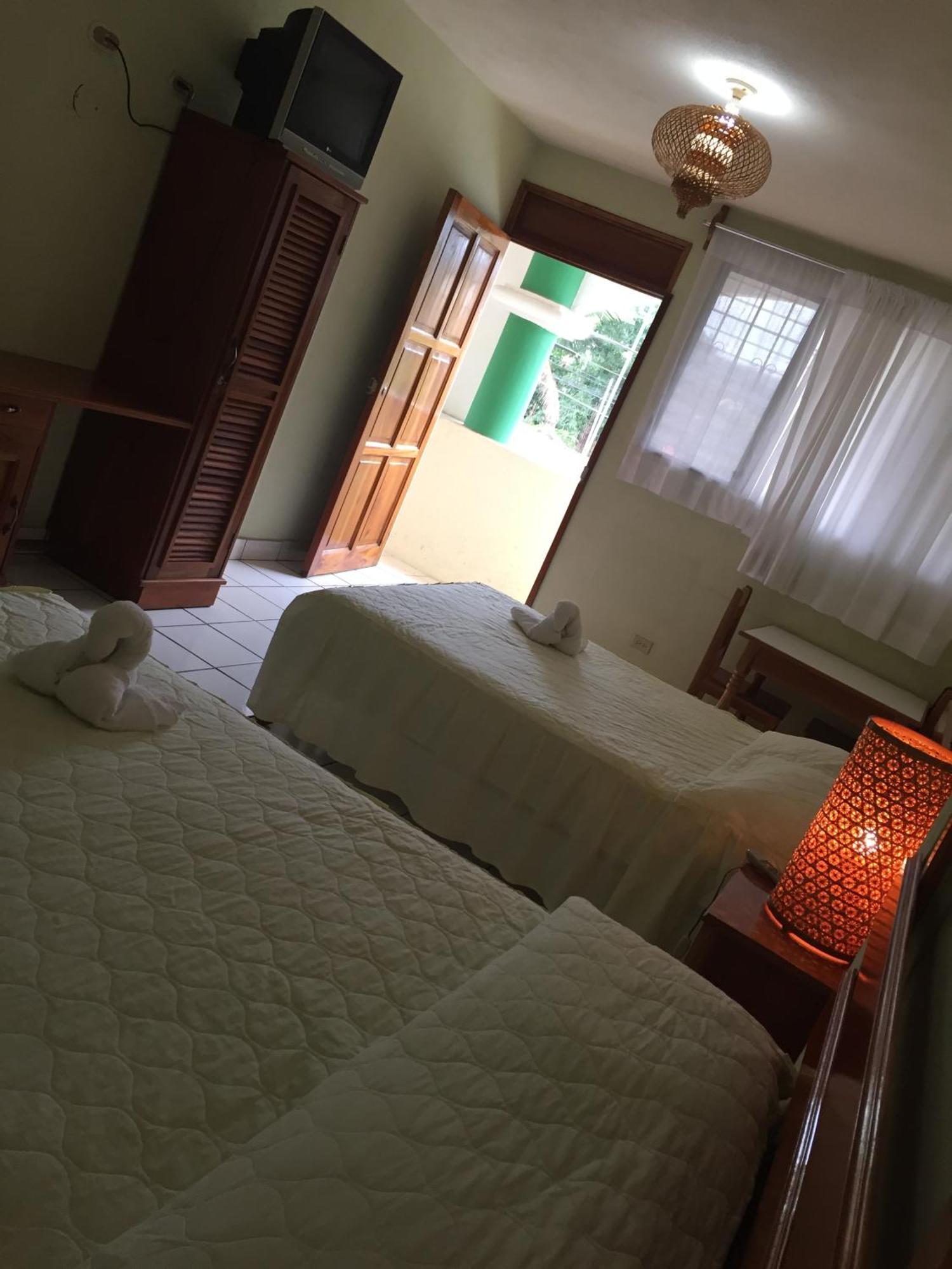 Nakum Hotel ฟลอเรส ภายนอก รูปภาพ