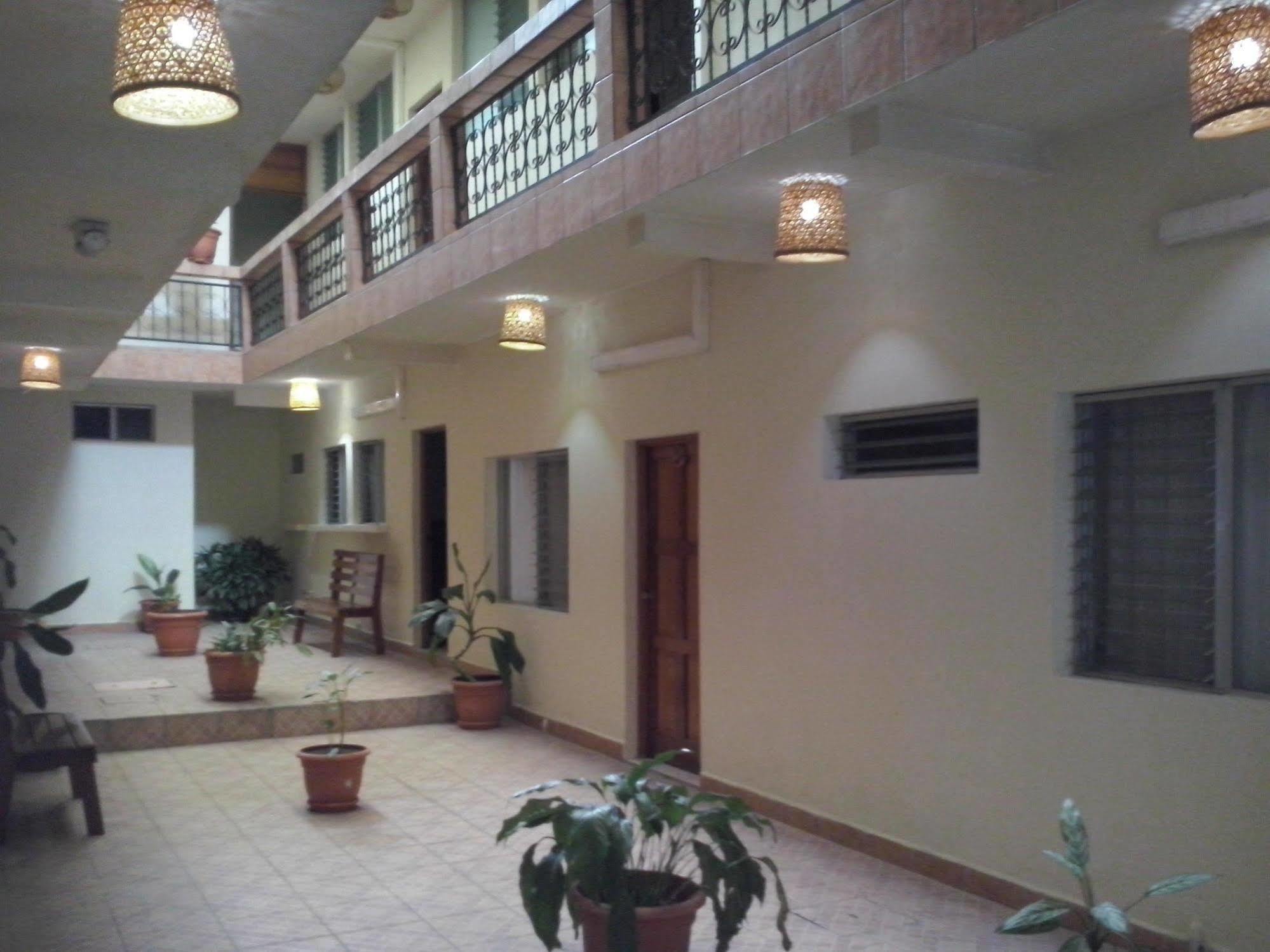 Nakum Hotel ฟลอเรส ภายนอก รูปภาพ
